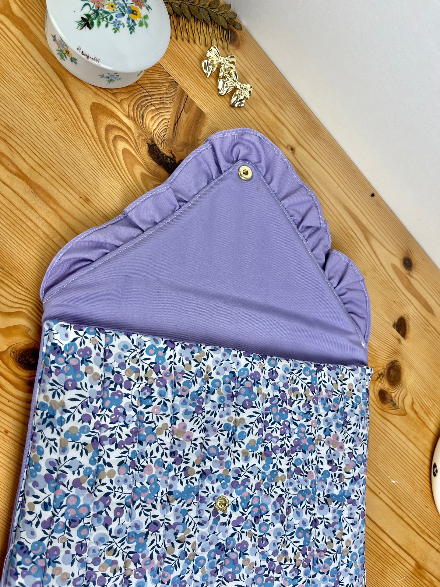Pochette Charlotte matelassée wiltshire lilas et gabardine lilas