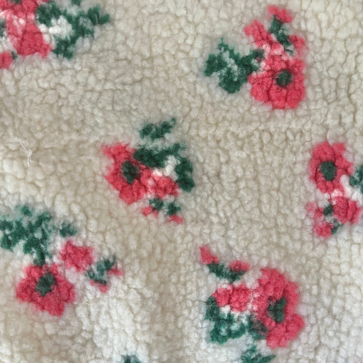 NOUVEAU ! Fausse fourrure fleurs framboise- sans broderie