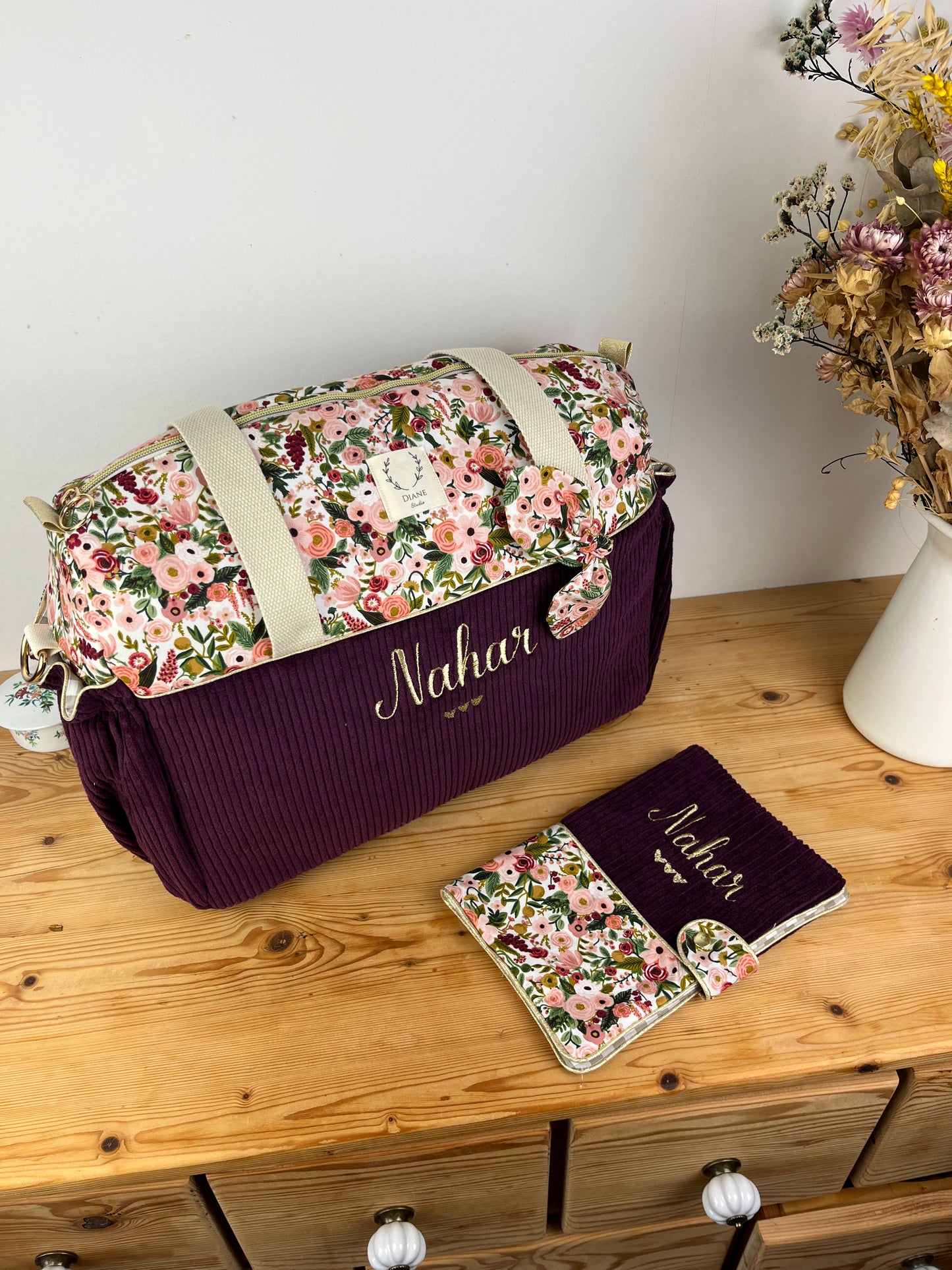 Ensemble : sac à langer et protège carnet velours prune et garden party