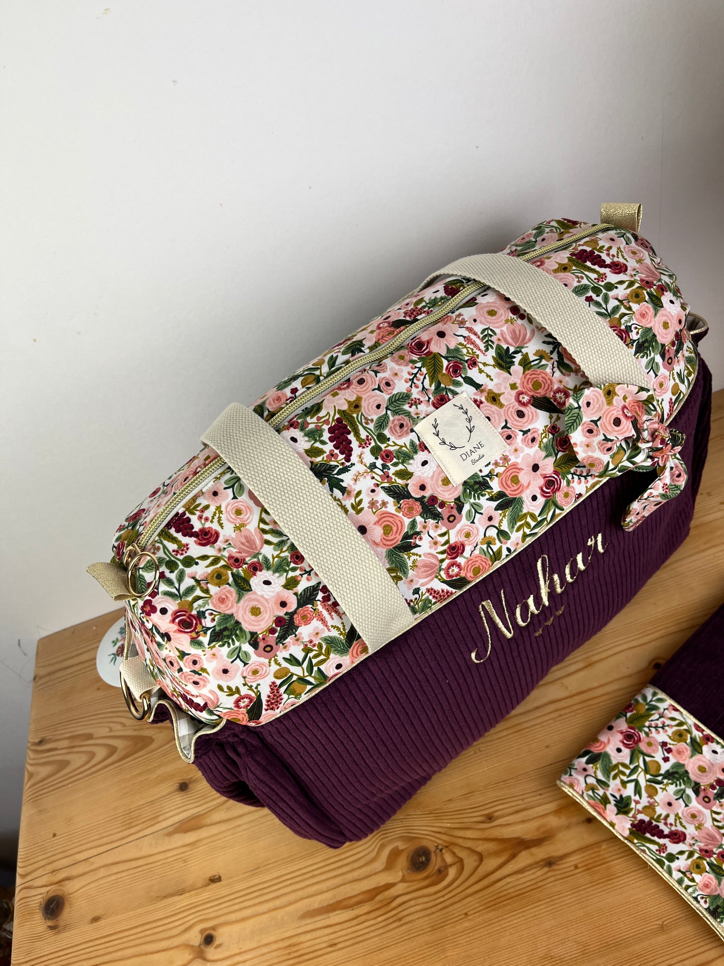 Aimé le sac à langer velours prune et garden party rose