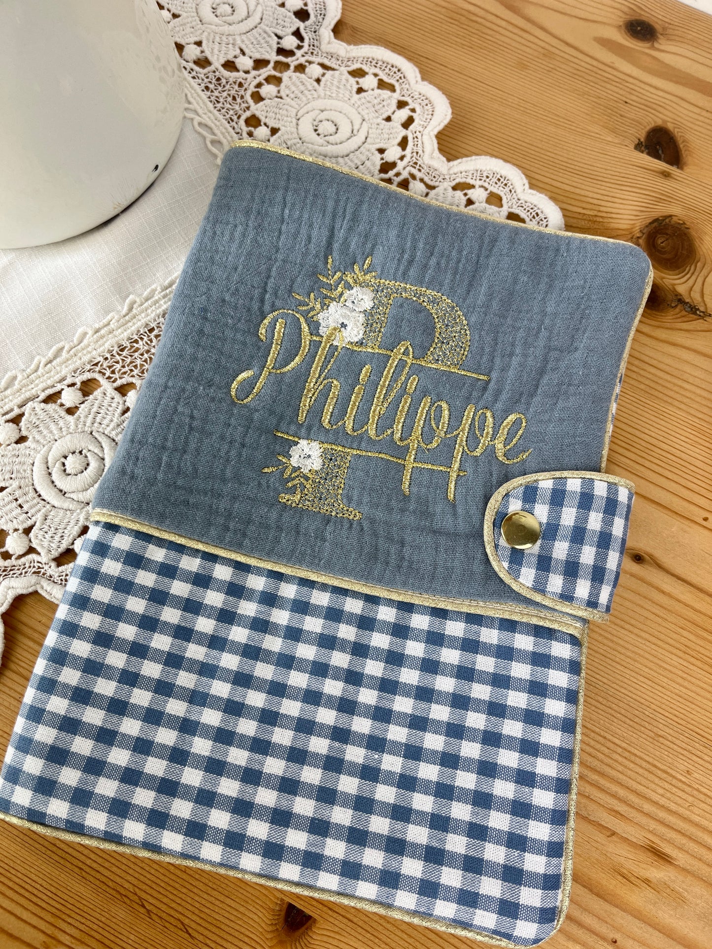 Mahé le protège carnet gaze et vichy bleu