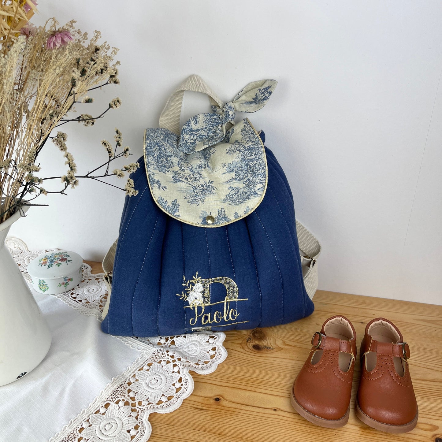 Le sac à dos Églantine gaze indigo et jouy bleu