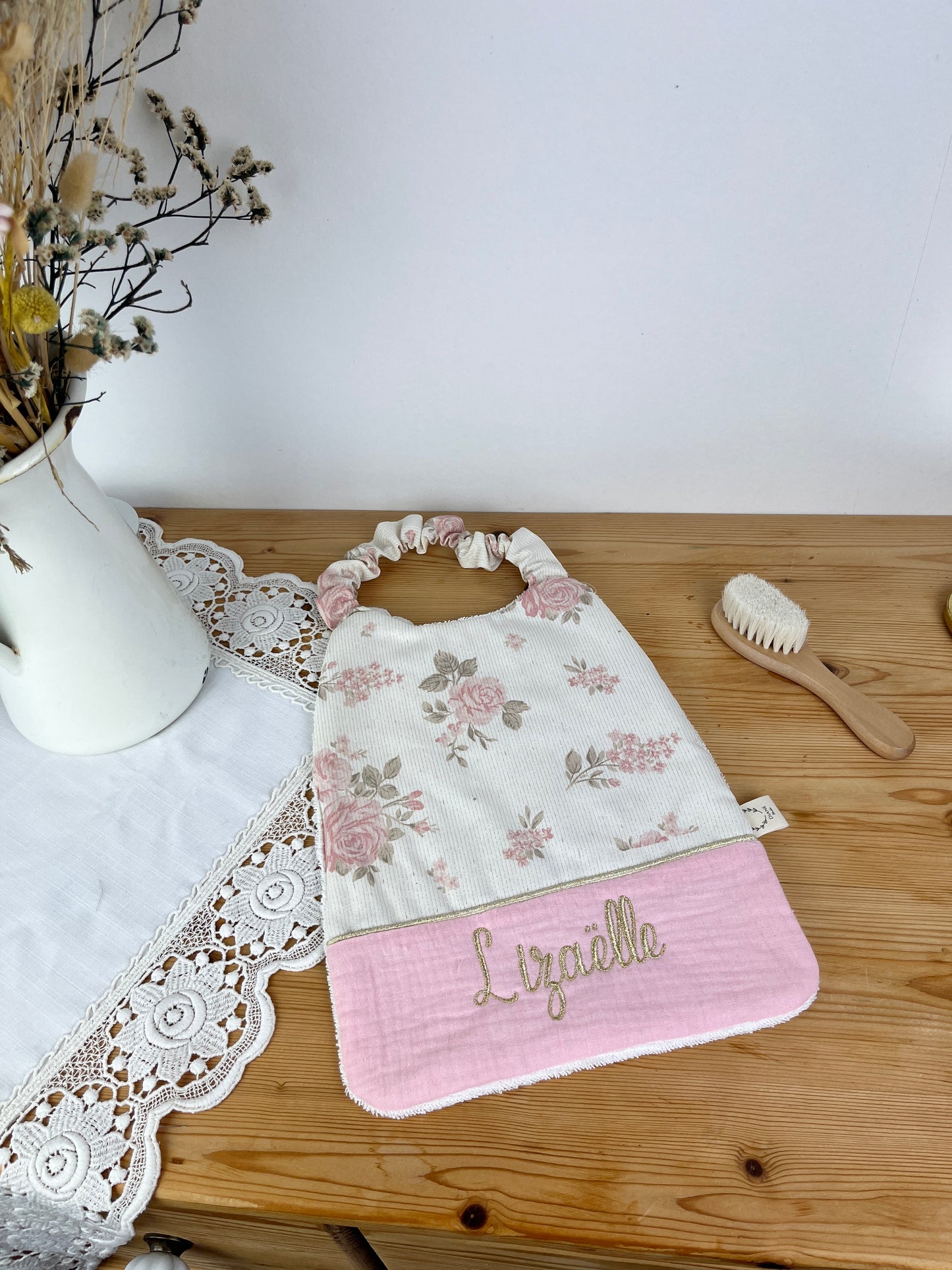La serviette élastiquée jacquard et gaze rose