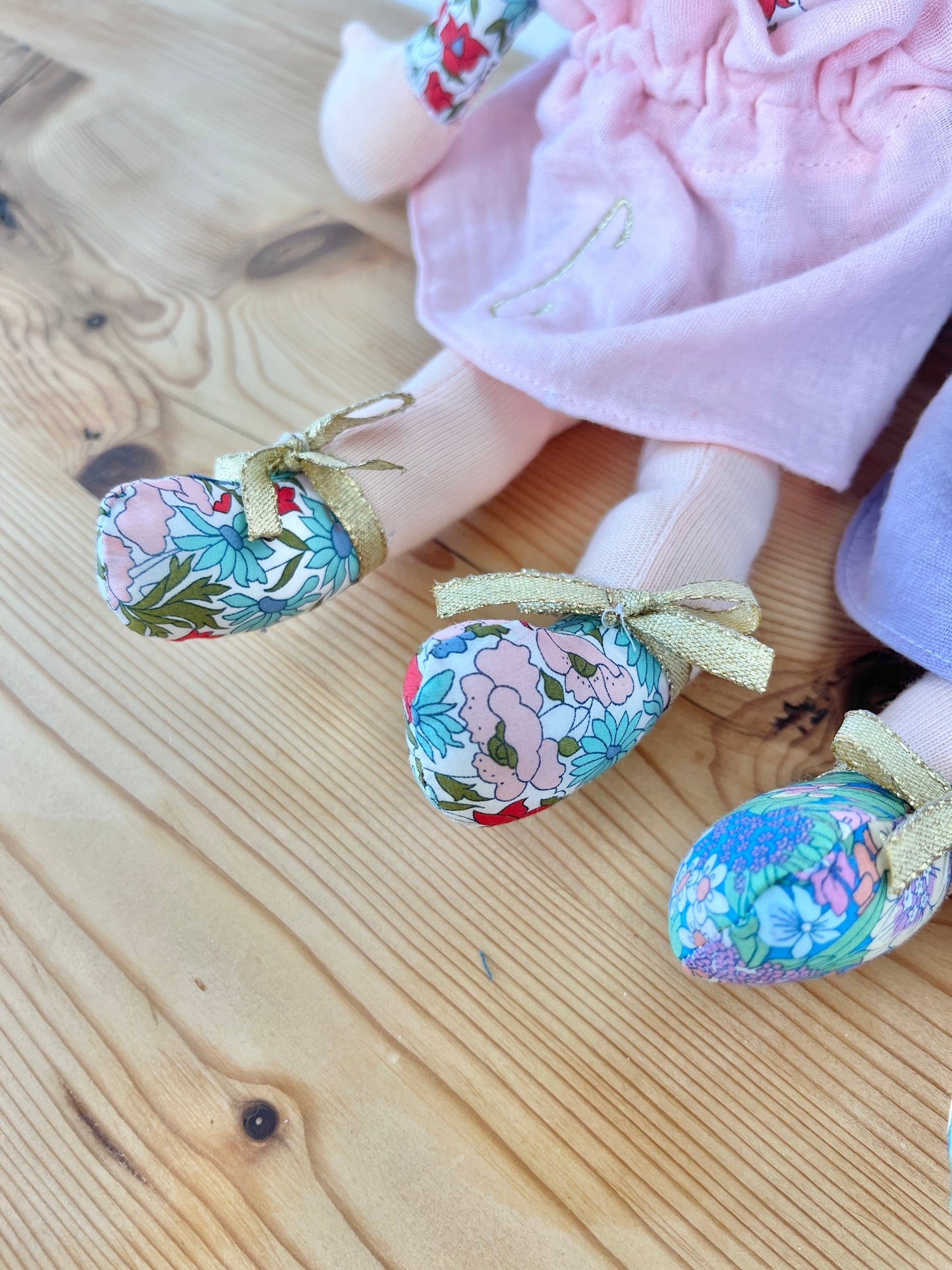 Petite poupée en Liberty décorative