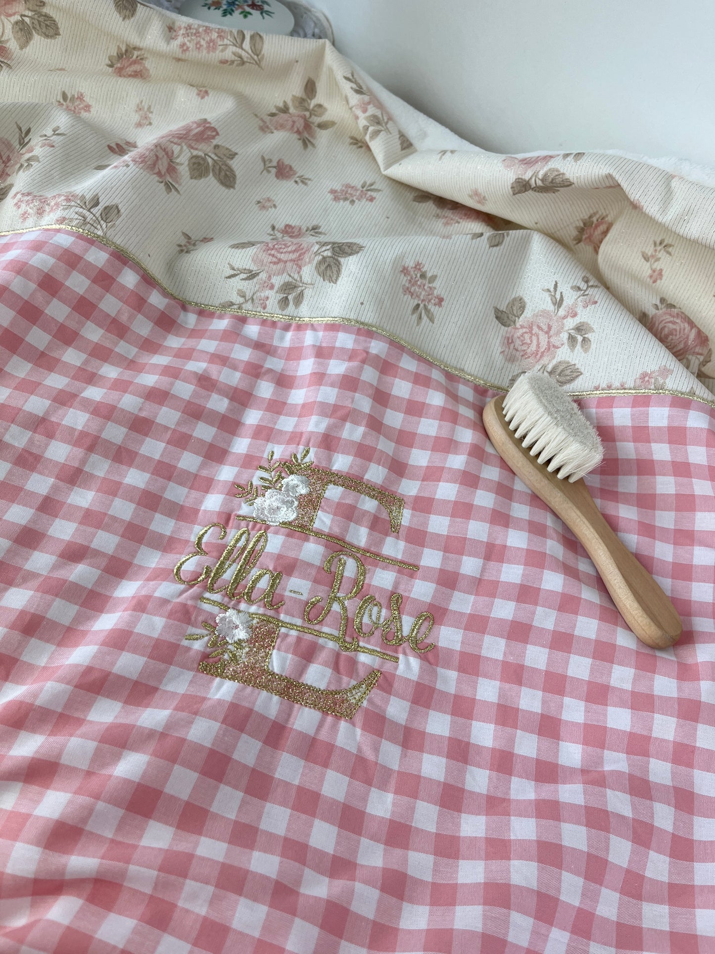 La couverture jacquard et vichy rose