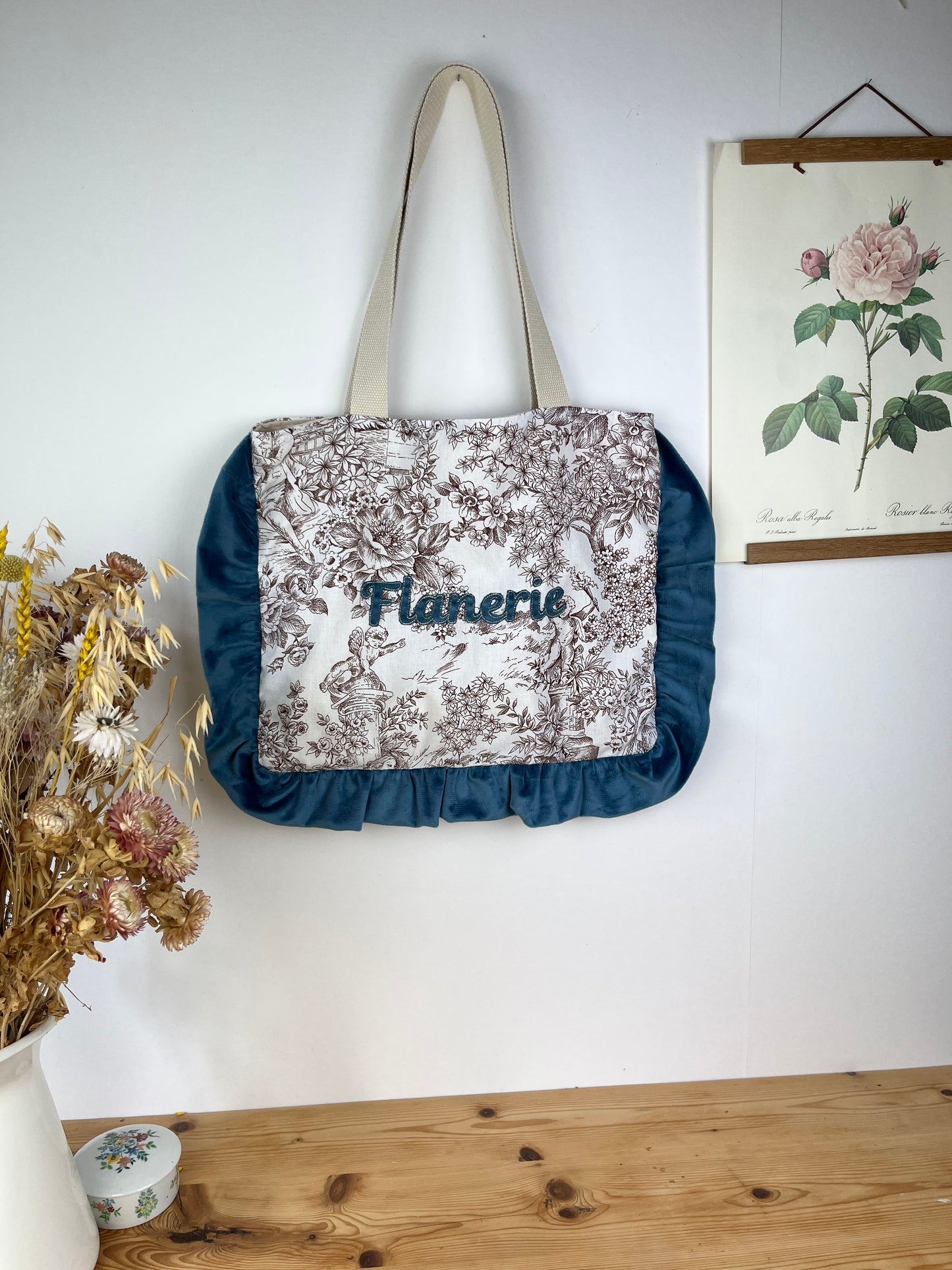 The small Margaret Annie tote bag in pink gingham