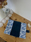Mahé le protège carnet velours et pivoines bleues