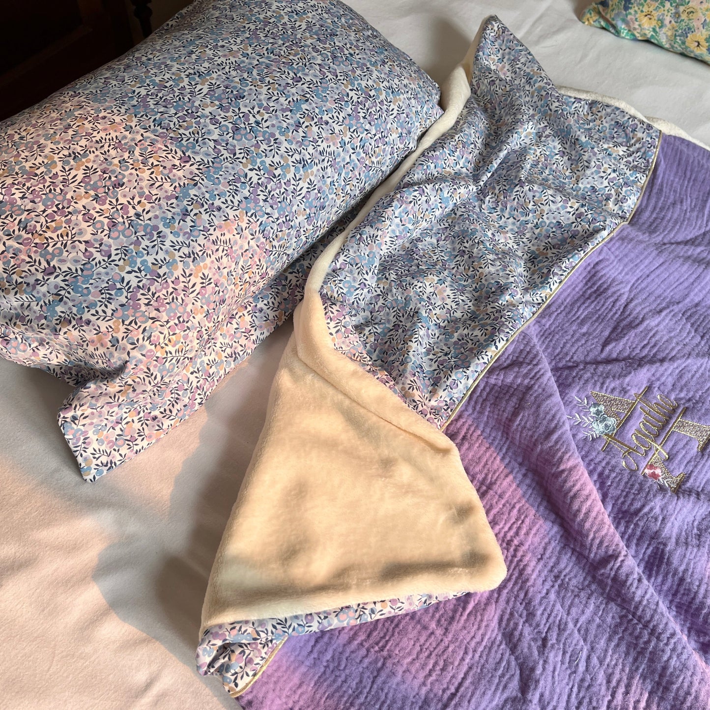 Ensemble sieste : couverture taille enfant et taie d'oreiller 100% personnalisable