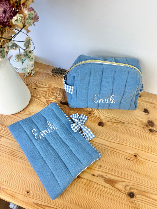 Ensemble : trousse de toilette et protège carnet de santé