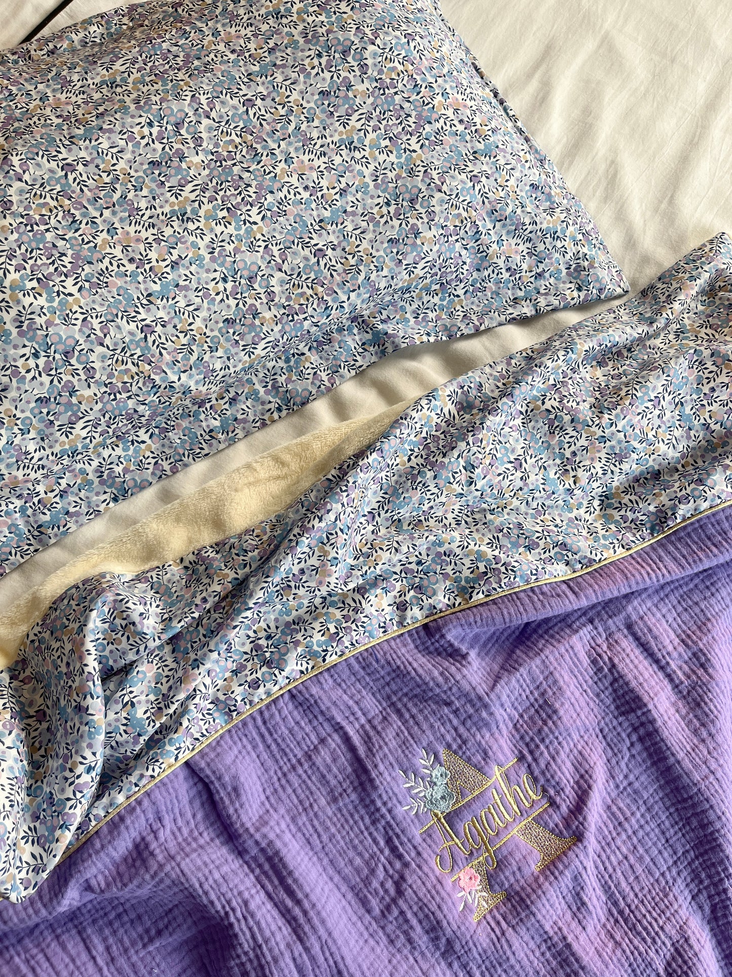 Ensemble sieste : couverture taille enfant et taie d'oreiller 100% personnalisable
