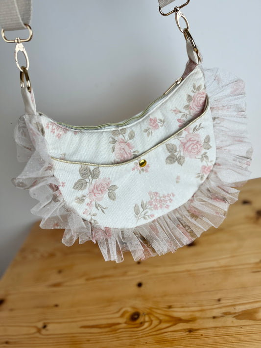 Milan le sac croissant jacquard roses et tulle pailleté Français