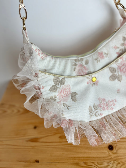 Milan le sac croissant jacquard roses et tulle pailleté Français