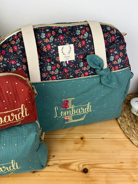 Ensemble : sac à langer, trousse de toilette et trousse de beauté