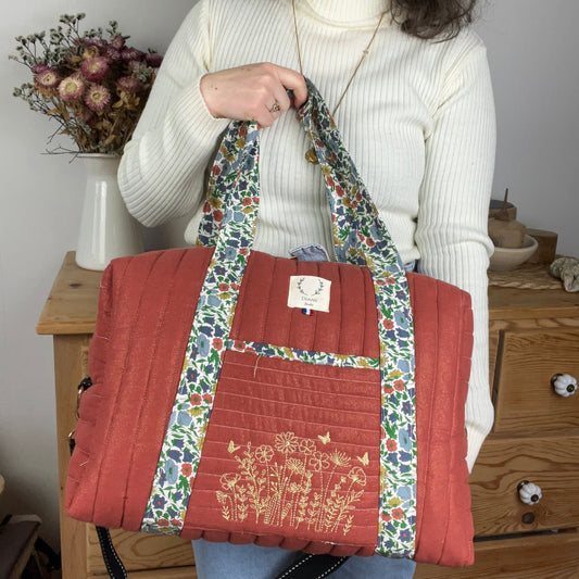 Hélène le sac à langer tomette brodé et liberty of London