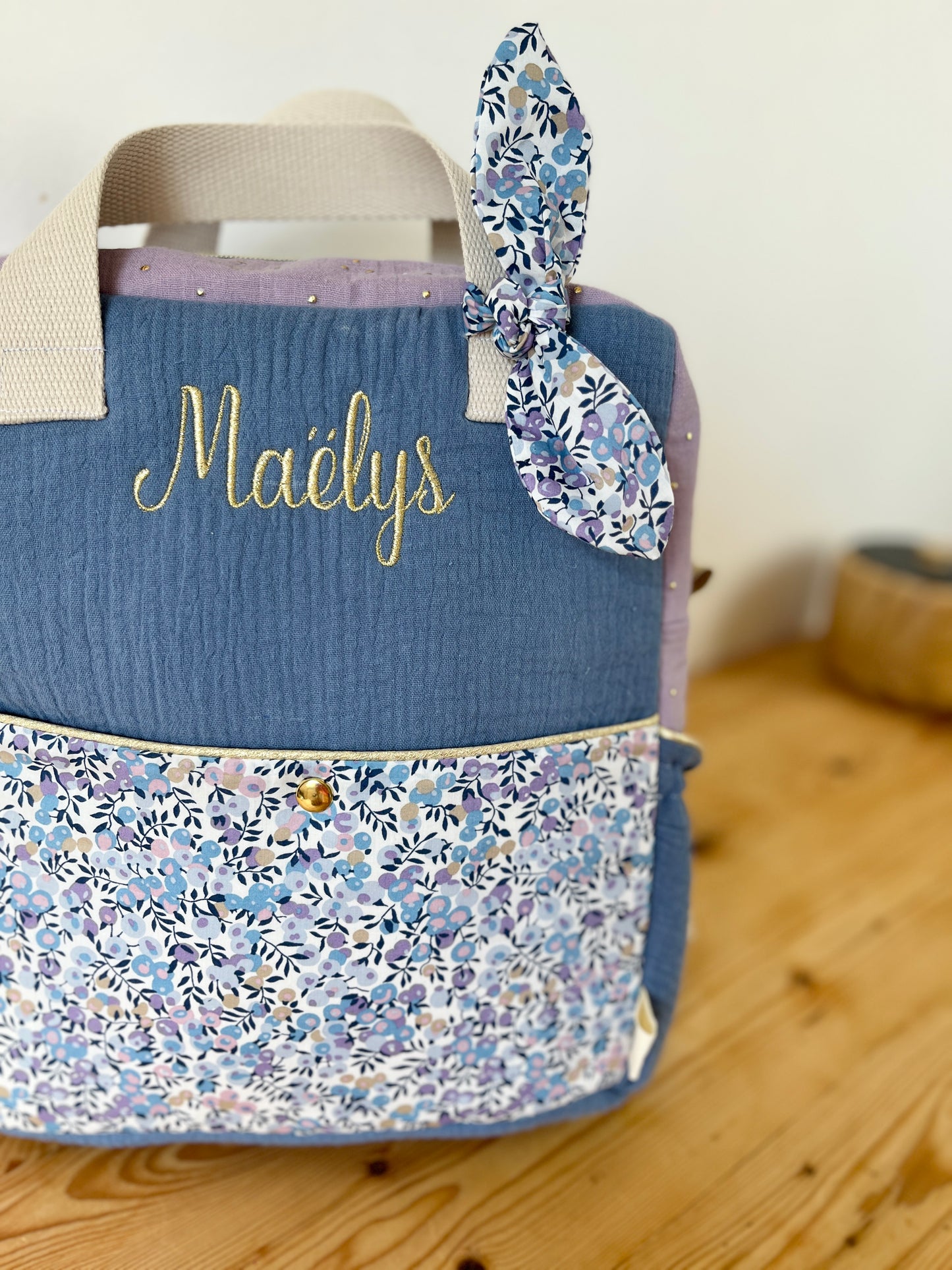 Le sac à dos enfant Ombeline double gaze indigot liberty wiltshire lilas