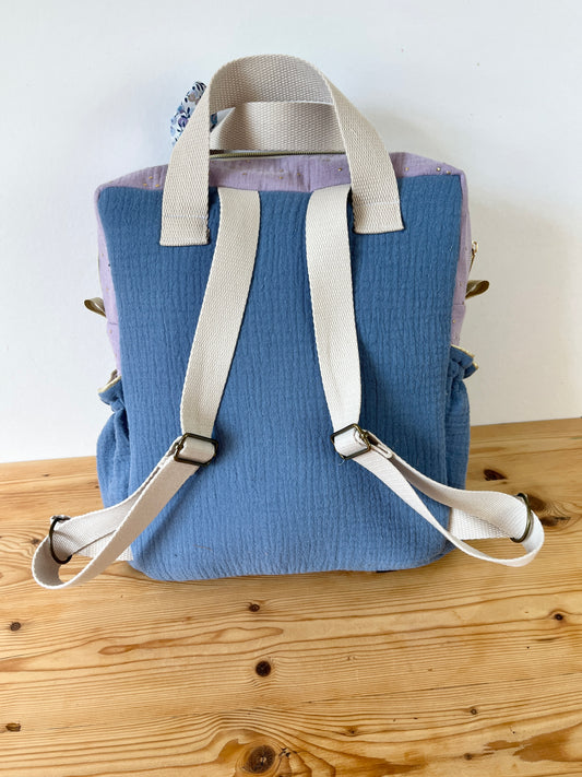 Le sac à dos enfant Ombeline double gaze indigot liberty wiltshire lilas