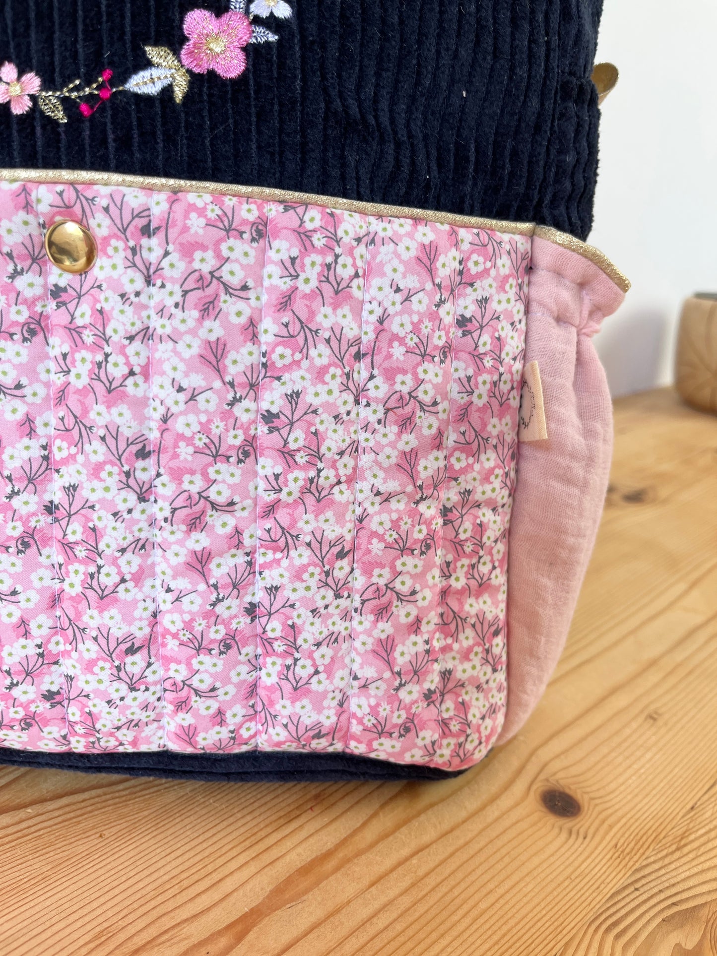 Le sac à dos enfant Ombeline personnalisé  mitsi rose et velours bleu marine
