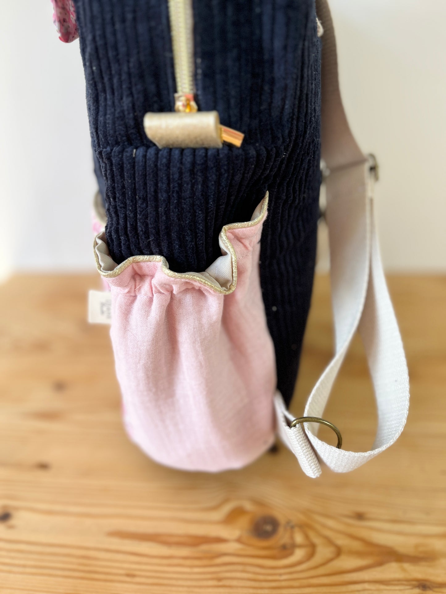 Le sac à dos enfant Ombeline personnalisé  mitsi rose et velours bleu marine