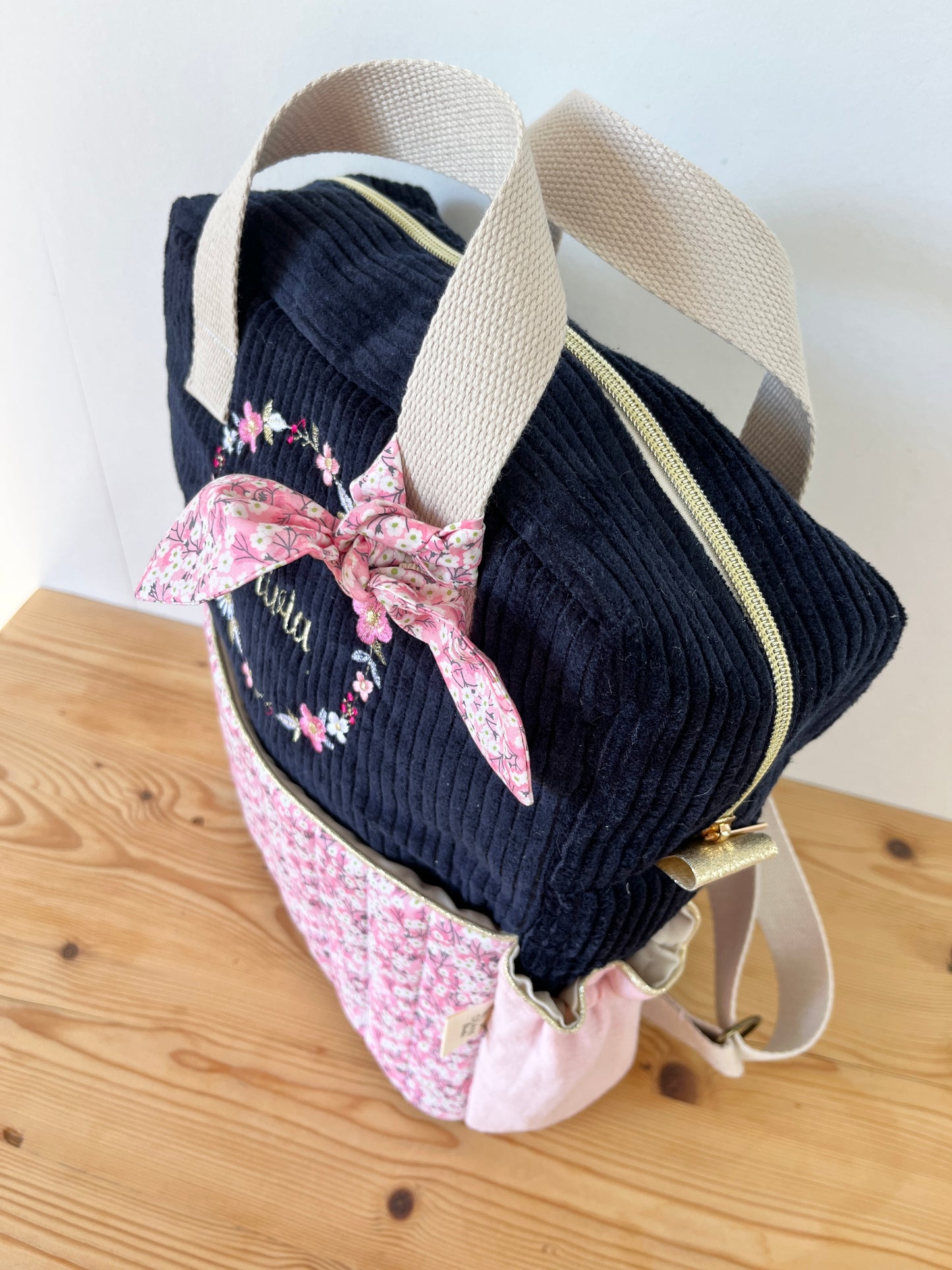 Le sac à dos enfant Ombeline personnalisé  mitsi rose et velours bleu marine