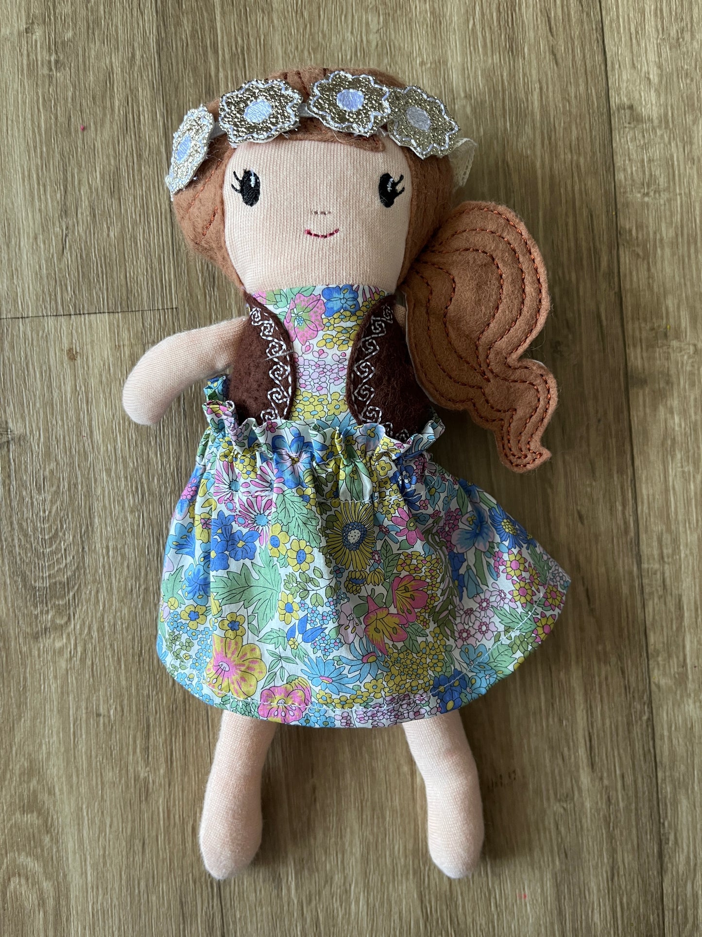 Chloé, la poupée artisanale – Objet de décoration
