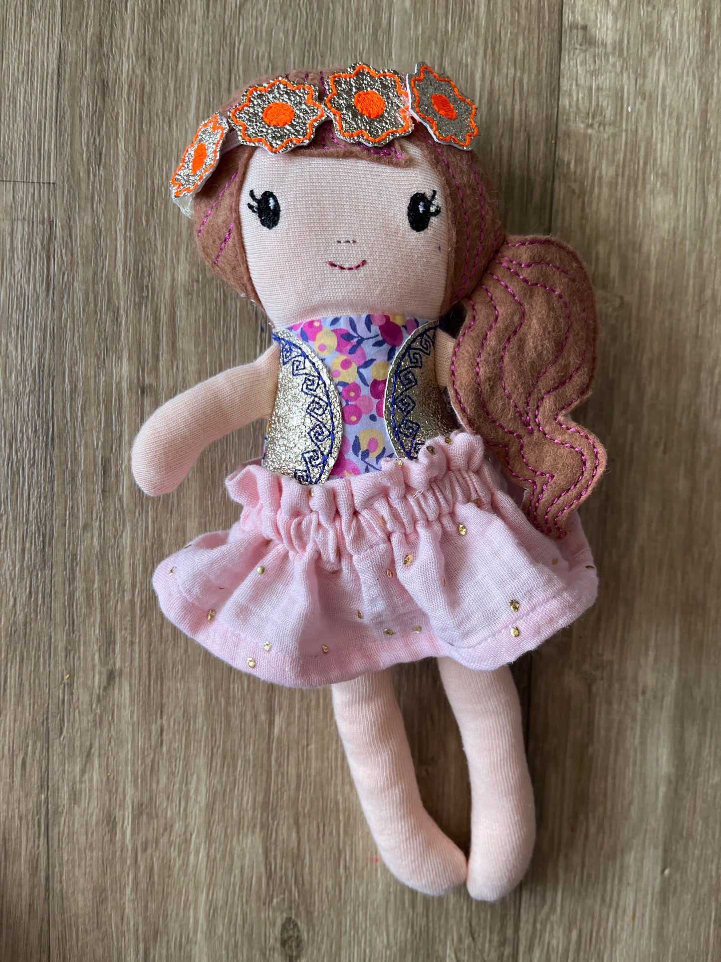 Chloé, la poupée artisanale – Objet de décoration