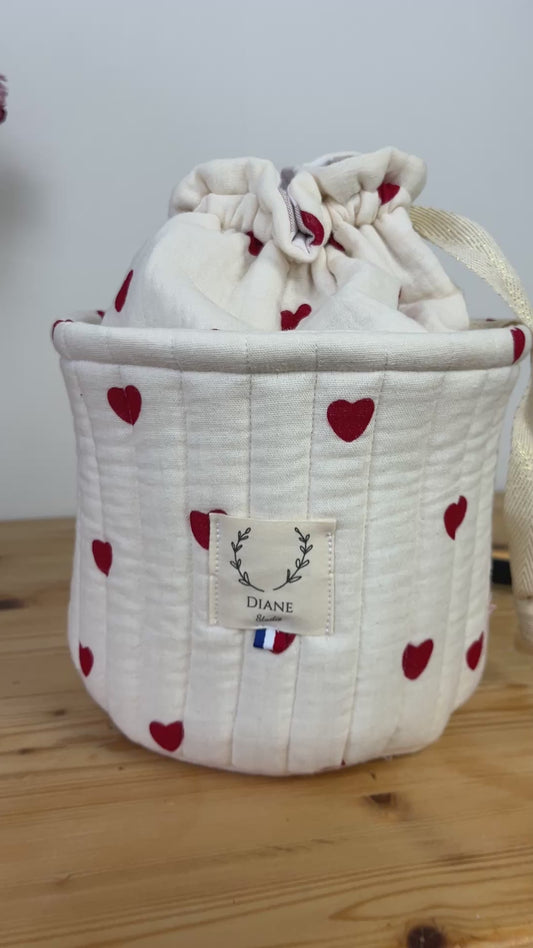 Le panier pochon Aëlis double gaze coeurs rouges